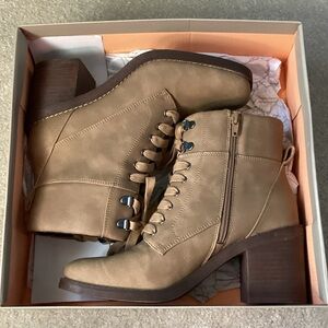 Crown Vintage Tan Lace-Up Block Heel Ankle Boots